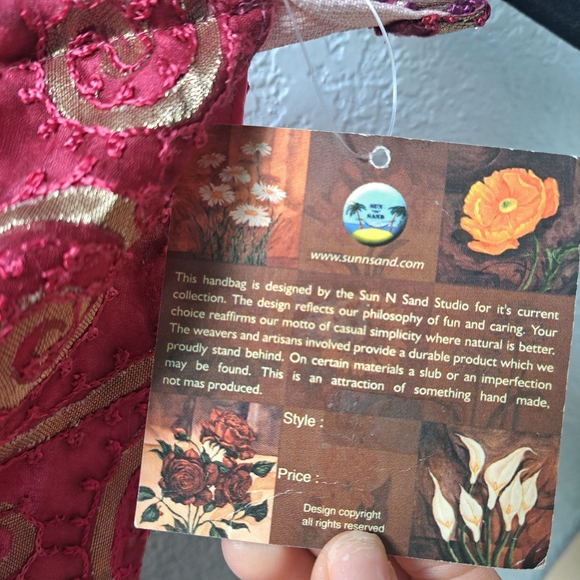 Elegant Red and Gold Swirl Shoulder Bag - Picture 3 of 4